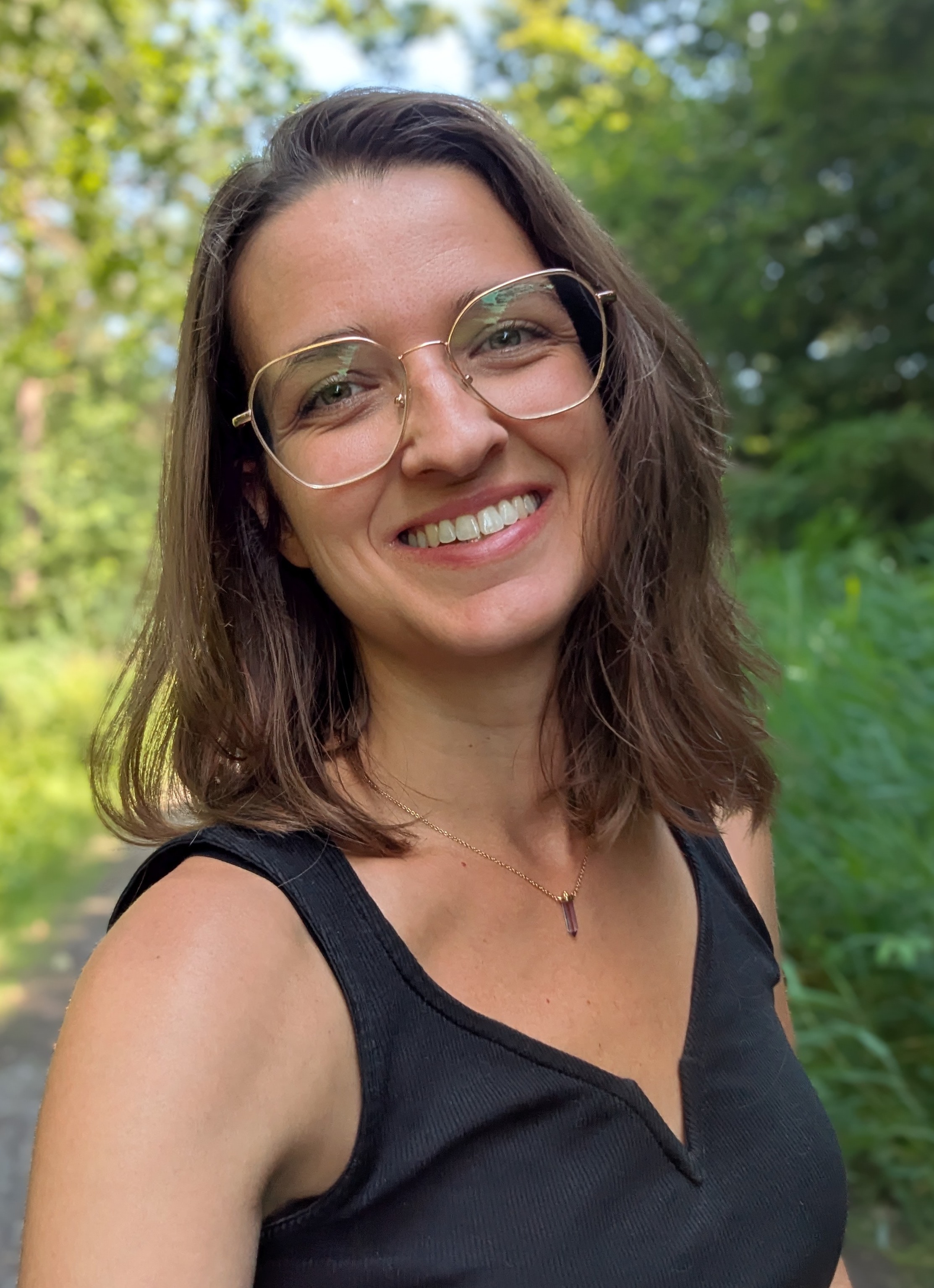 Charlotte qui marche en pleine nature